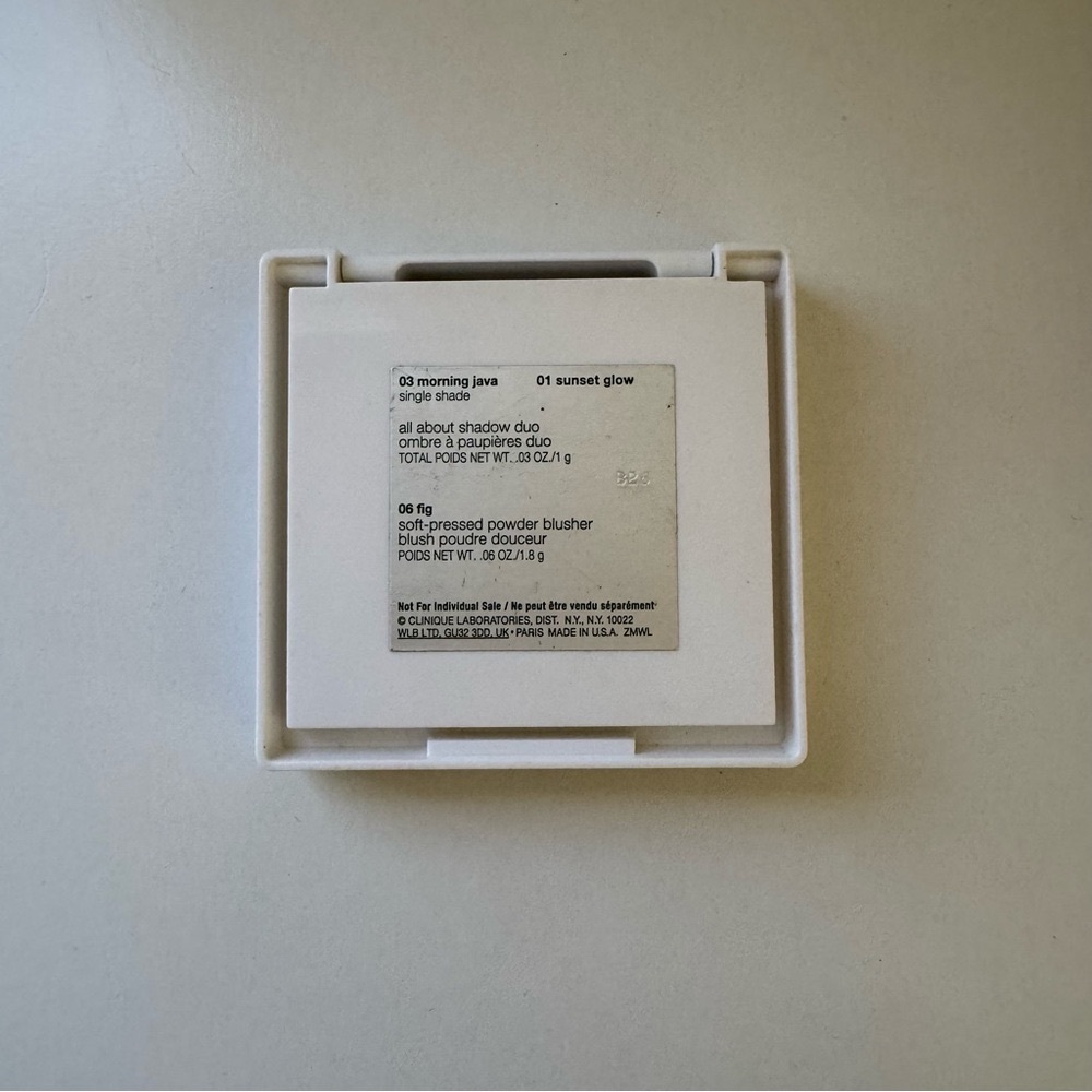 Clinique All About Shadow Duo Eyeshadow and Blush in Mirrored Compact - Picture 4 of 4